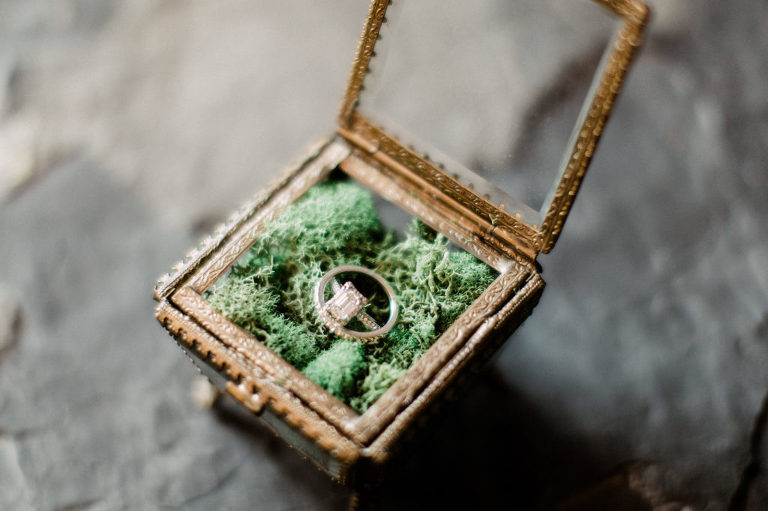 wedding rings moss box